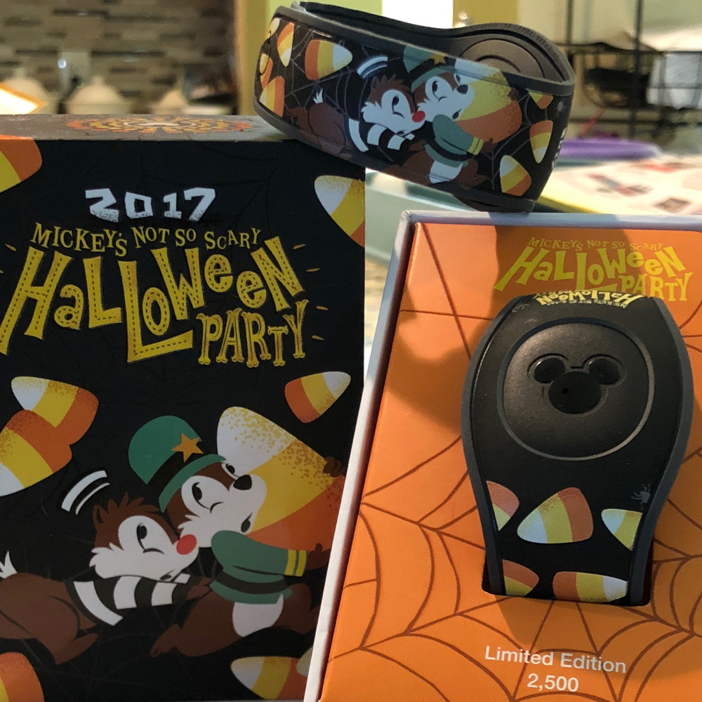 Disney Mickey Halloween Chip 'n Dale Magicband